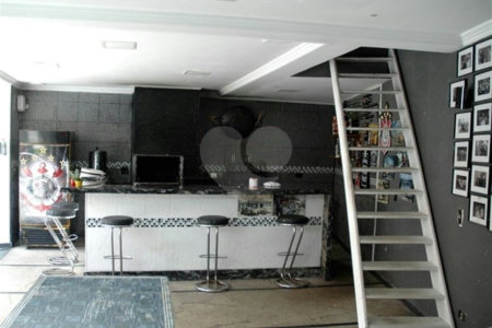 Sobrado à venda com 5 quartos, sendo 4 suítes, em Interlagos, São Paulo, SP