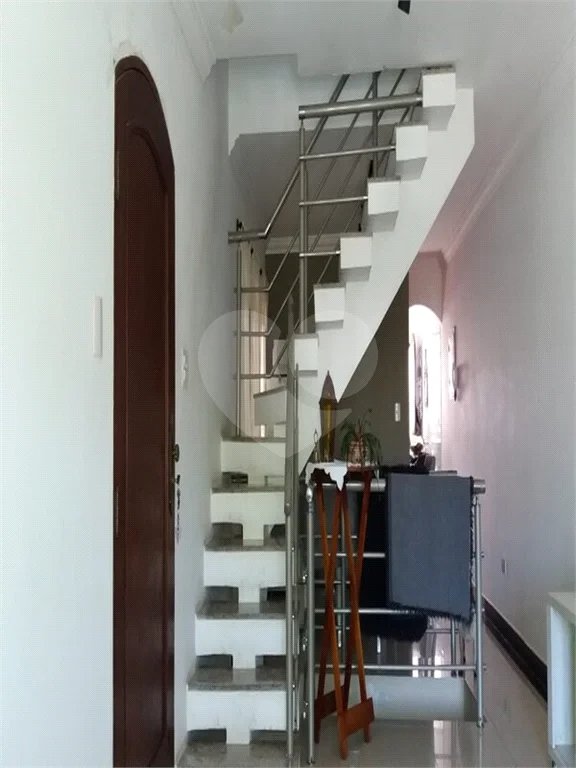 Sobrado à venda com 4 quartos, sendo 3 suítes, em Vila Irmãos Arnoni, São Paulo, SP