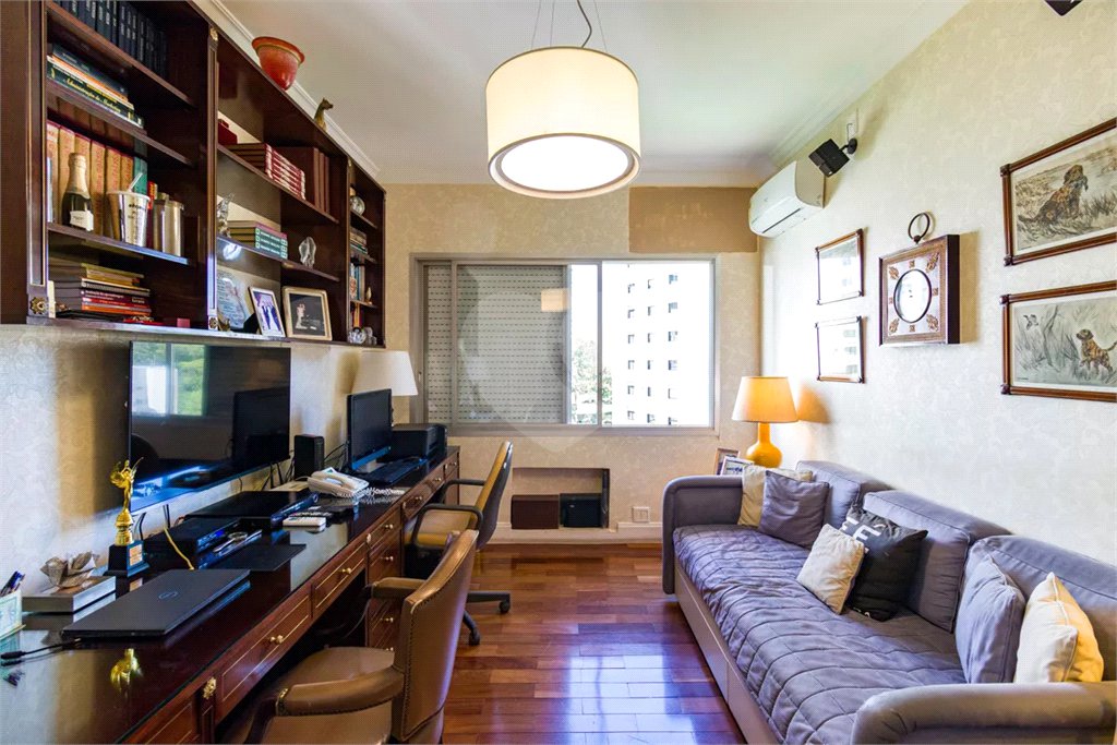 Apartamento à venda com 4 quartos, sendo 2 suítes, em Real Parque, São Paulo, SP