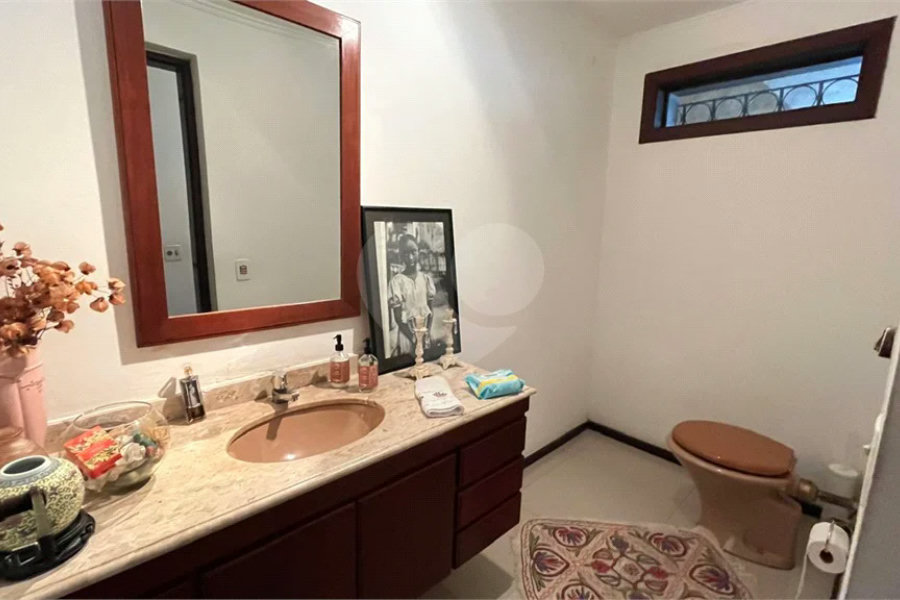 Casa à venda com 4 quartos, sendo 2 suítes, em Morumbi, São Paulo, SP