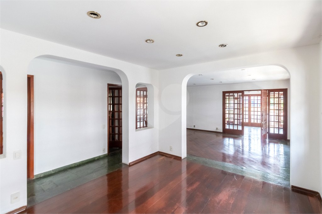 Sobrado à venda com 5 quartos, sendo 3 suítes, em Alto da Boa Vista, São Paulo, SP