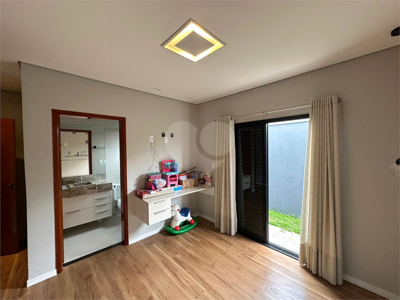 Apartamento Condomínio Montreal