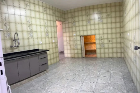 Excelente oportunidade para investidores: três casas locadas, renda mensal imediata e localização estratégica na Saúde!!