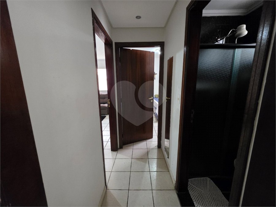 Casa térrea à venda no Douradinho com 2 quartos e edícula com mais dois quartos e 2 banheiros.