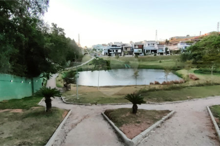Terreno à venda com 3 quartos, sendo 1 suíte, no condomínio Residencial Sun Lake, Votorantim - SP