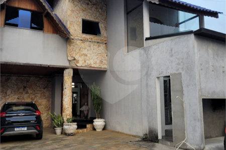 Casa à venda com 4 quartos, sendo 2 suítes,  em Vila Bela Flor, Mogi das Cruzes, SP