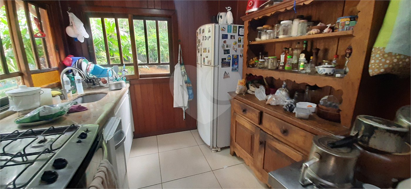 Casa à venda com 4 quartos, sendo 2 suítes, no condomínio Associação Reserva das Hortênsias, Mairiporã - SP