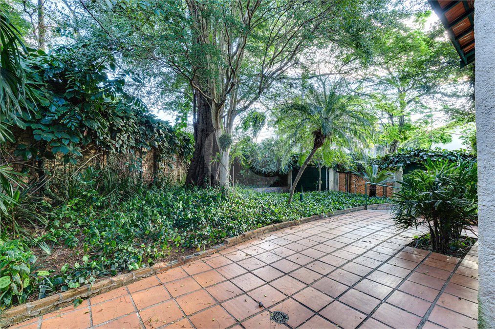 Casa Térrea à venda com 3 suítes em Jardim dos Estados, São Paulo, SP