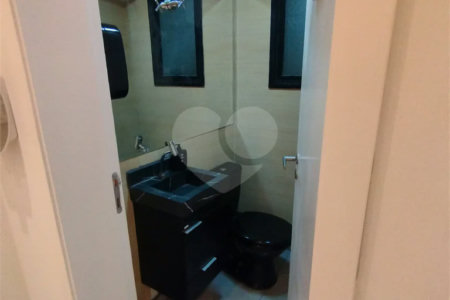 Sala comercial na Oscar Freire à venda Sala coml à venda na Oscar Freire OPORTUNIDADE Sala coml esquina. Rebouças