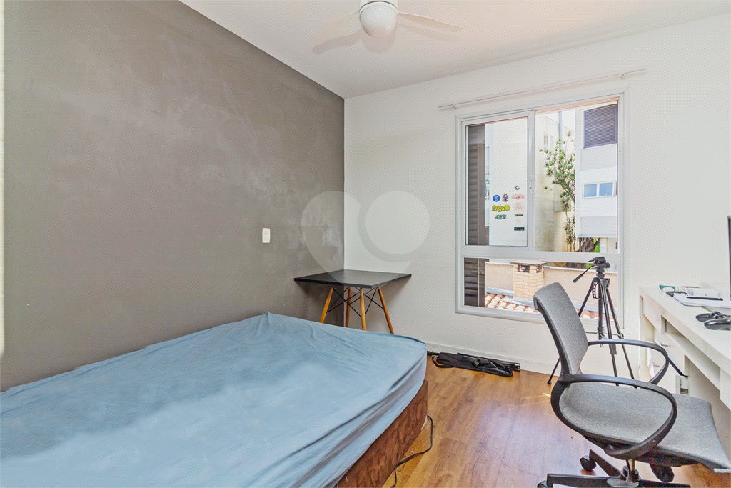 Casa à venda com 4 quartos, sendo 2 suítes, no condomínio Domus, São Paulo - SP