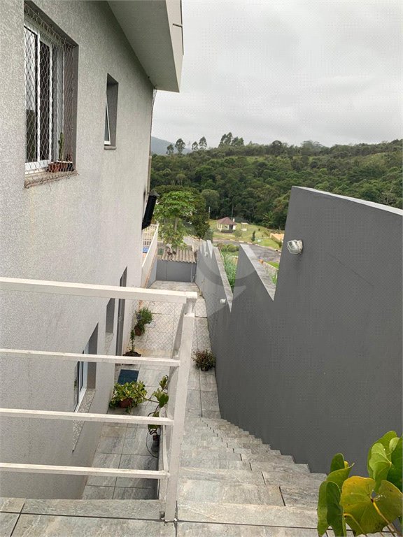 Casa à venda com 3 quartos, sendo 1 suíte, no condomínio Residencial Ponderosa, São Roque - SP