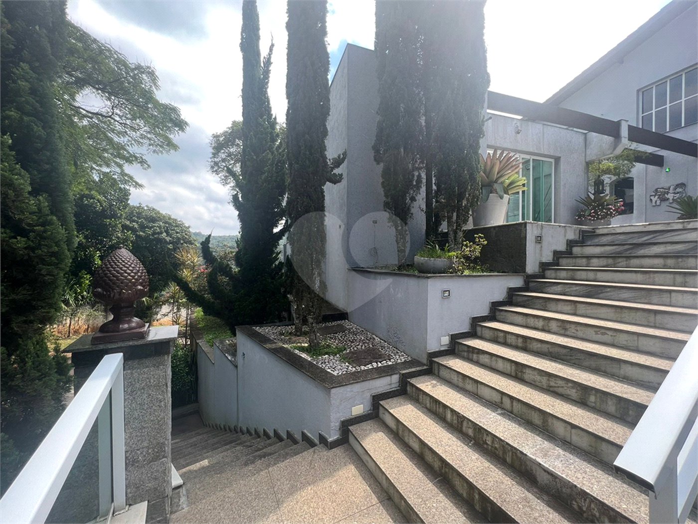 Casa à venda com 6 quartos, sendo 5 suítes, no condomínio Alpes da Cantareira, Mairiporã - SP