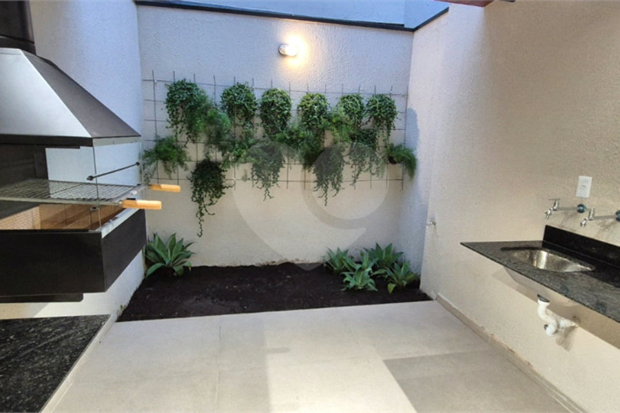 Sobrado à venda com 2 quartos, sendo 1 suíte,  em Vila Paiva, São Paulo, SP