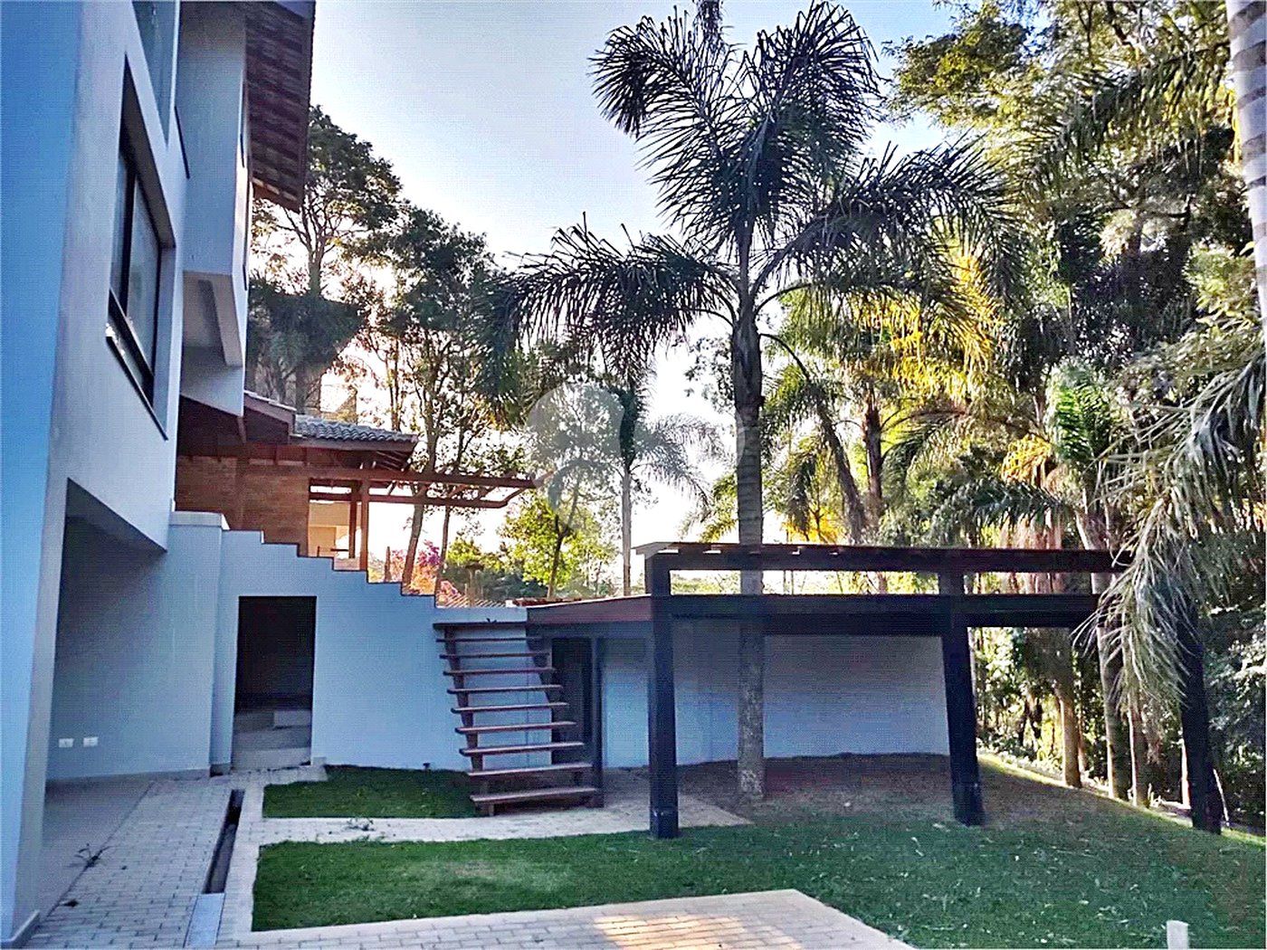 Casa à venda com 4 quartos, sendo 3 suítes, no condomínio Cantareira, Mairiporã - SP