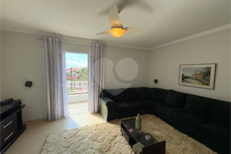 Casa à venda com 5 quartos, sendo 3 suítes, no condomínio Granja Olga III, Sorocaba - SP