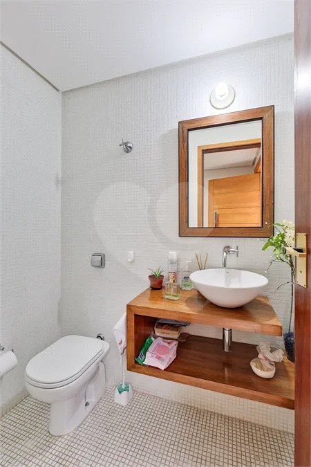 Sobrado à venda com 3 quartos, sendo 1 suíte,  em Alto da Boa Vista, São Paulo, SP