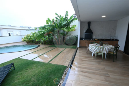 Indaiatuba - SP - Condomínio Helvetia Park - 490 m² Terreno - Sobrado com 307 m² de Área Construída - Escritório com móveis planejados - Sala de estar e jantar ampla e integradas - Cozinha planejada completa, com eletrodomésticos (cooktop, forno, coifa, geladeira, microondas) - Lavanderia