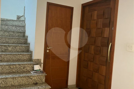 Sobrado à venda com 4 quartos, sendo 1 suíte,  em Vila Cordeiro, São Paulo, SP