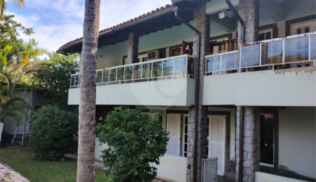 Casa à venda com 5 quartos, sendo 3 suítes, no condomínio Vilarejo, Rio de Janeiro - RJ