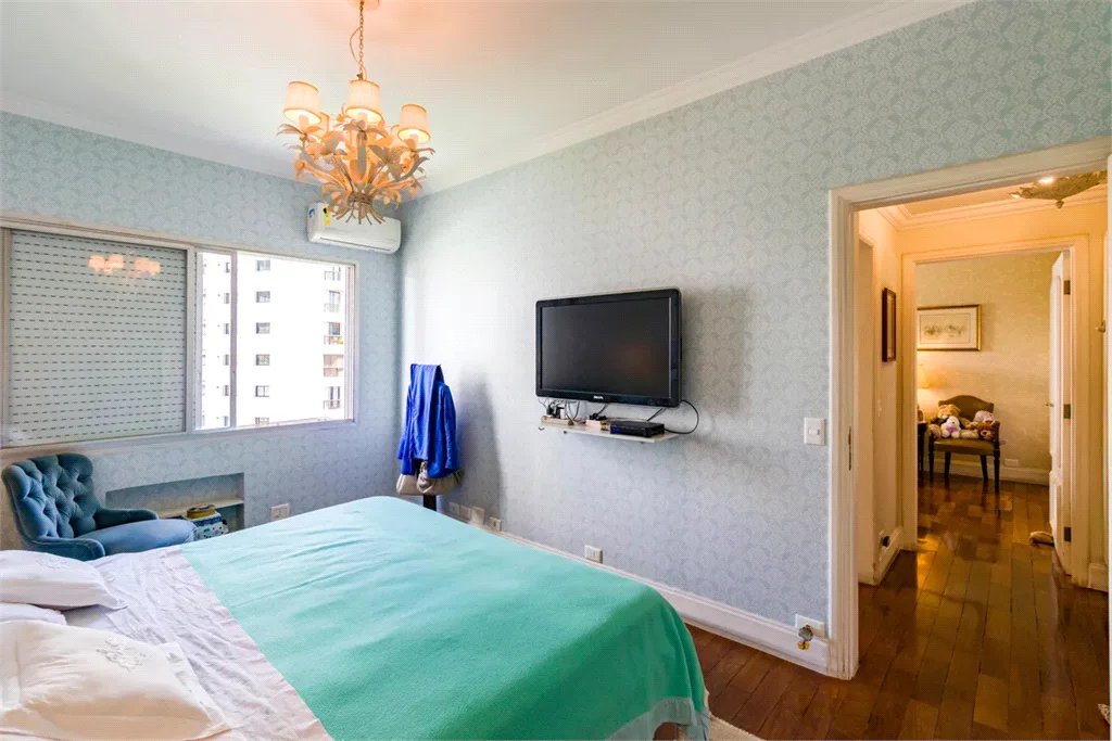 Apartamento à venda com 4 quartos, sendo 2 suítes, em Real Parque, São Paulo, SP