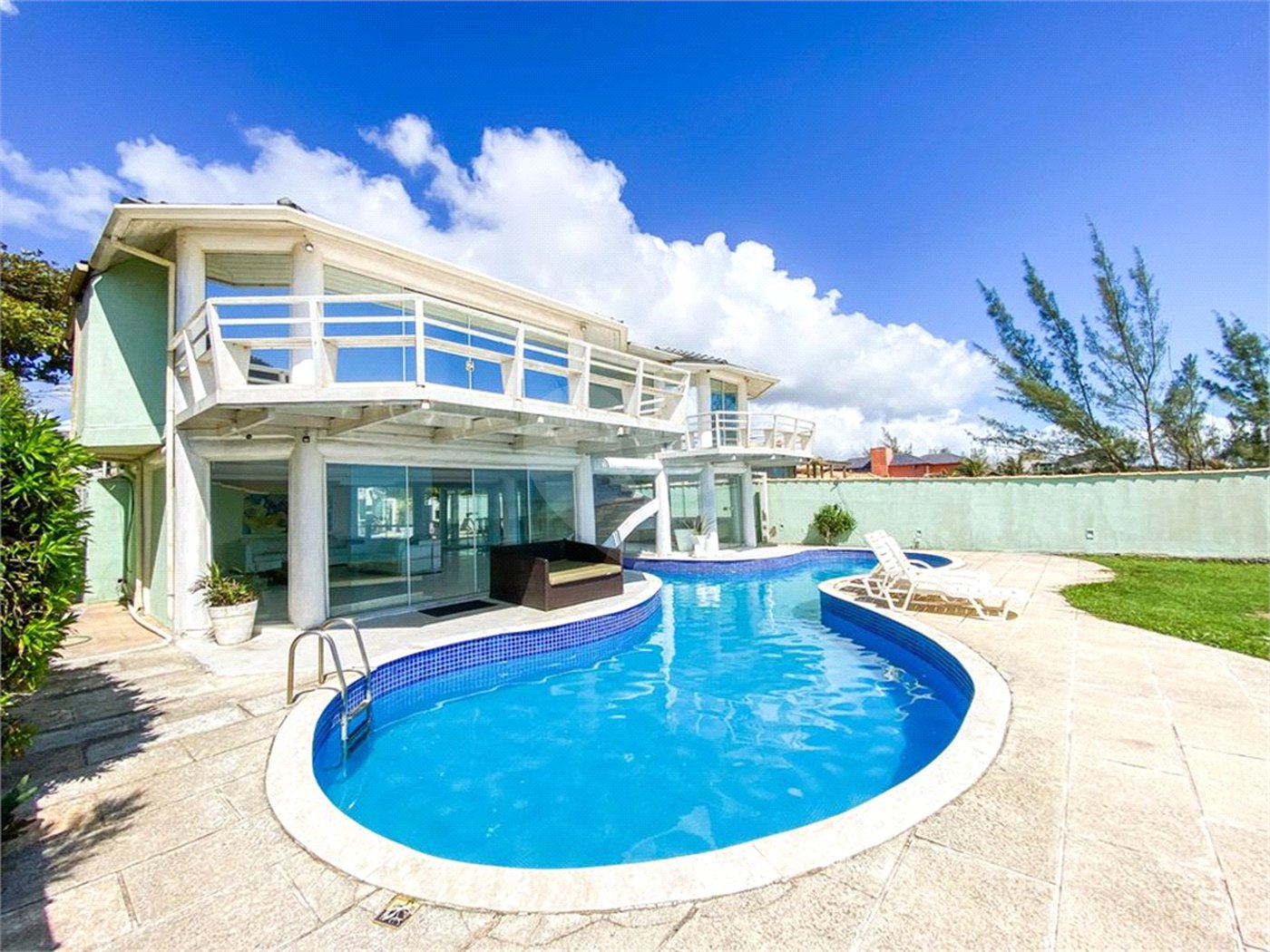 Casa à venda com 5 quartos, sendo 4 suítes, em Marina, Armação dos Búzios, RJ