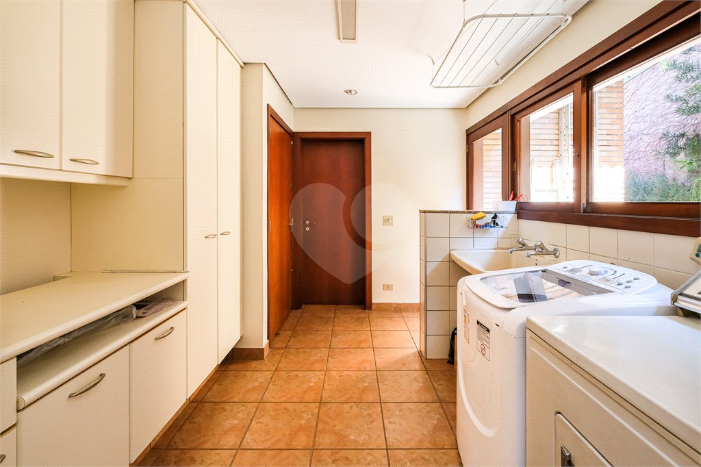 Casa à venda com 4 quartos, sendo 2 suítes, em Jardim Cordeiro, São Paulo, SP