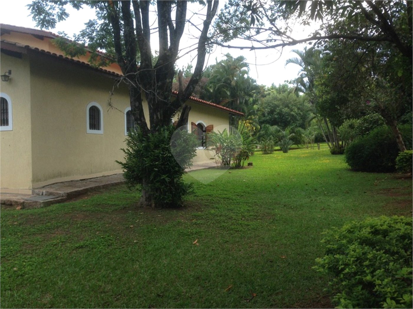 Casa à venda com 5 quartos, sendo 3 suítes, no condomínio Recanto das Flores, Indaiatuba - SP