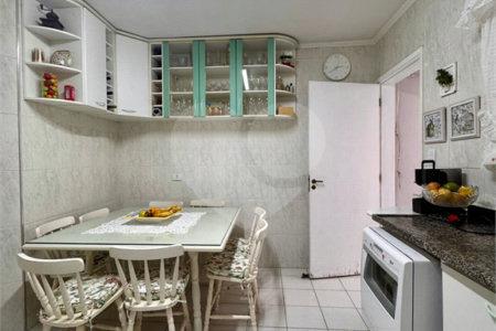 Casa à venda com 3 quartos, sendo 1 suíte, no condomínio Morada dos Pássaros, São Paulo - SP