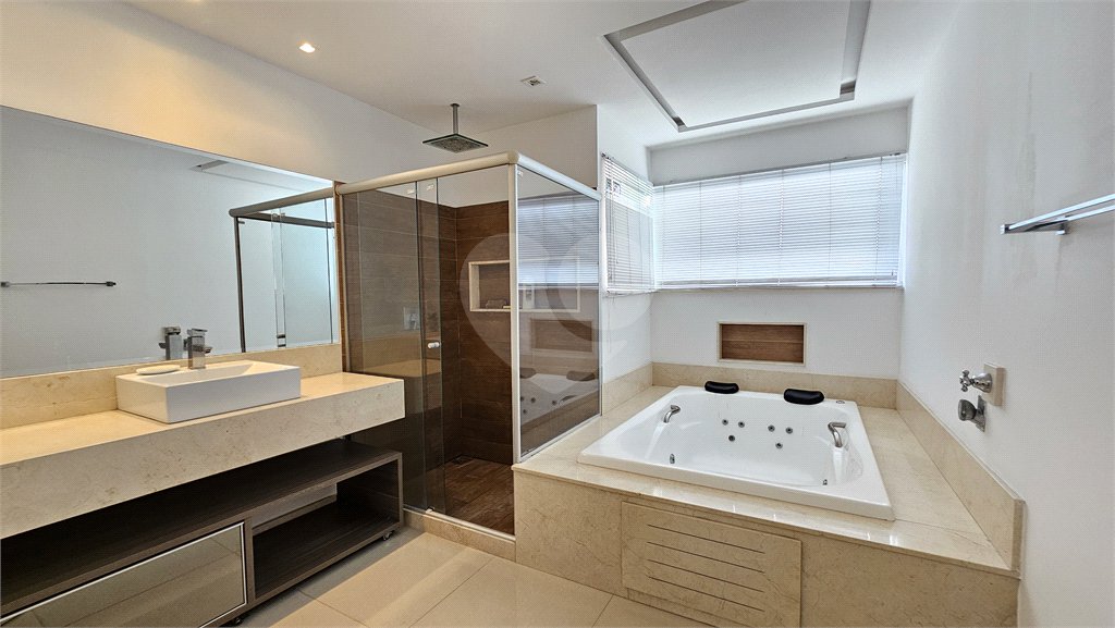 Casa à venda com 3 suítes no condomínio Golden Village., Rio de Janeiro - RJ