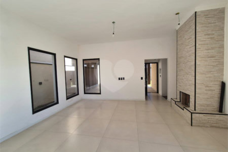 Casa à venda com 3 quartos, sendo 1 suíte, em Jardim Paraíso da Usina, Atibaia, SP