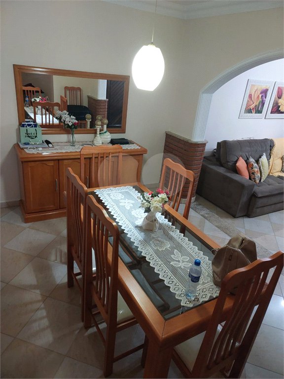 Casa à venda com 2 quartos, sendo 1 suíte, em Vila Maria de Maggi, Suzano, SP