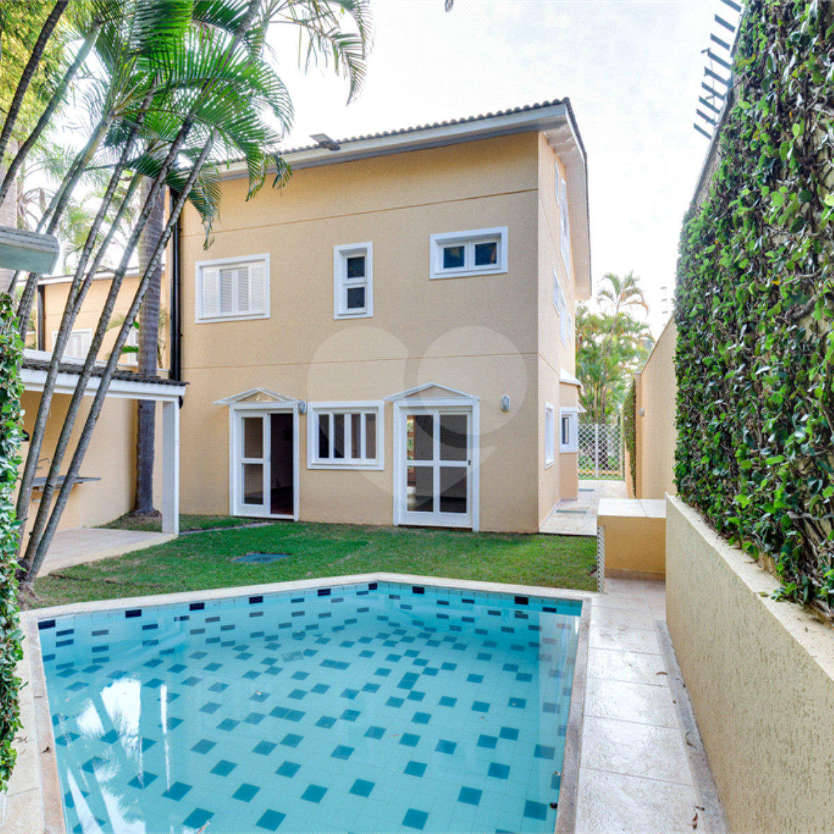 Casa para alugar com 4 quartos, sendo 2 suítes, no condomínio Cassiano Ricardo, São Paulo - SP