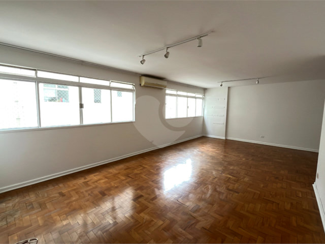 Apartamento à venda com 3 quartos, sendo 1 suíte,  em Itaim Bibi, São Paulo, SP