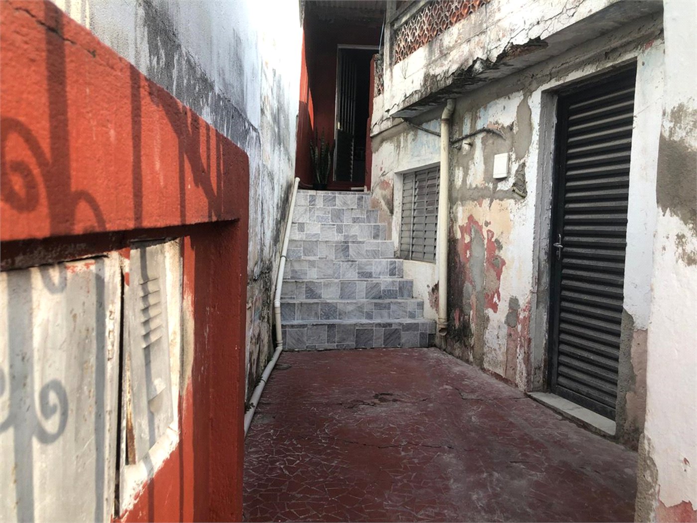Casa Térrea à venda com 6 quartos, sendo 2 suítes, em Vila Mazzei, São Paulo, SP