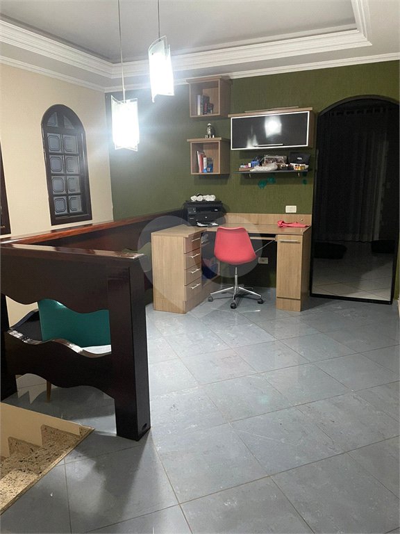 Sobrado à venda com 4 quartos, sendo 1 suíte, em Vila Áurea, Poá, SP