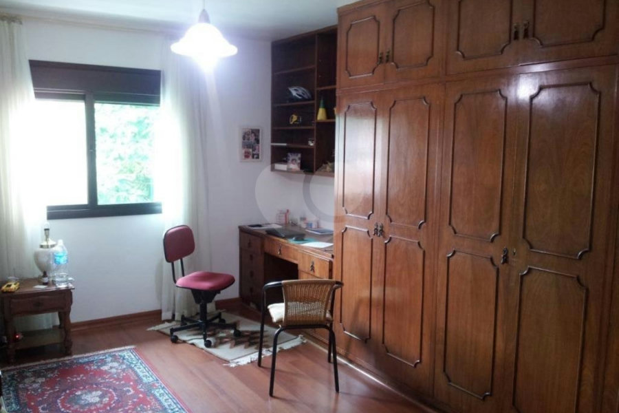Casa Térrea à venda com 4 quartos, sendo 2 suítes,  em Jardim Floresta, São Paulo, SP