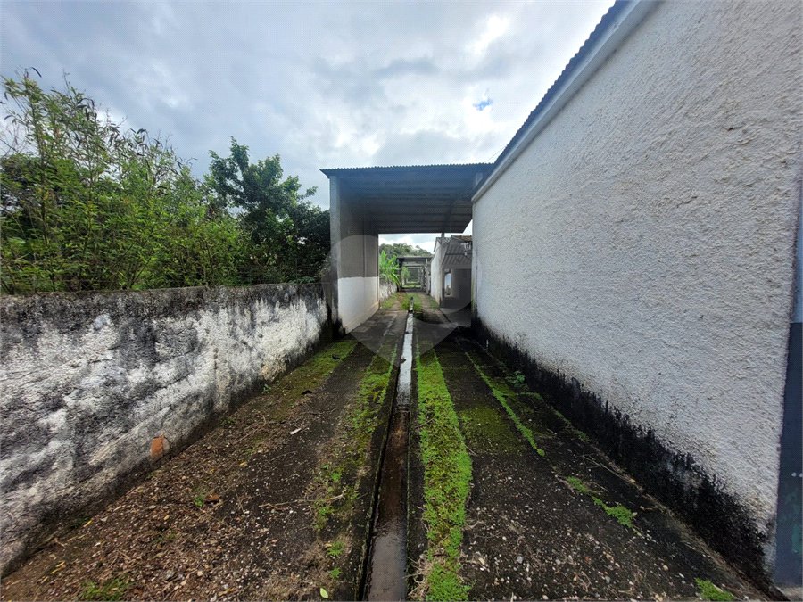Terreno à venda com 3 suítes em Bazílio, Rio Bonito, RJ