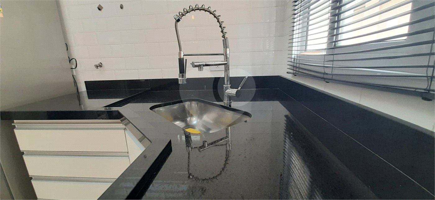 Casa à venda com 3 quartos, sendo 1 suíte, no condomínio Residencial Gran Veiga, São Paulo - SP