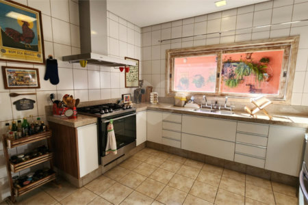 Casa à venda com 4 quartos, sendo 2 suítes, no condomínio Residencial Jardim Primavera, Louveira - SP