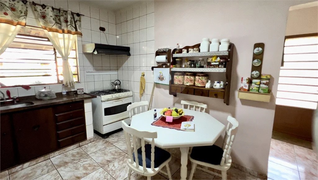 Chácara à venda com 4 quartos, sendo 1 suíte, em Pinheirinho, Vinhedo, SP