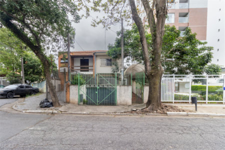 Sobrado à venda com 3 quartos, sendo 1 suíte,  em Real Parque, São Paulo, SP