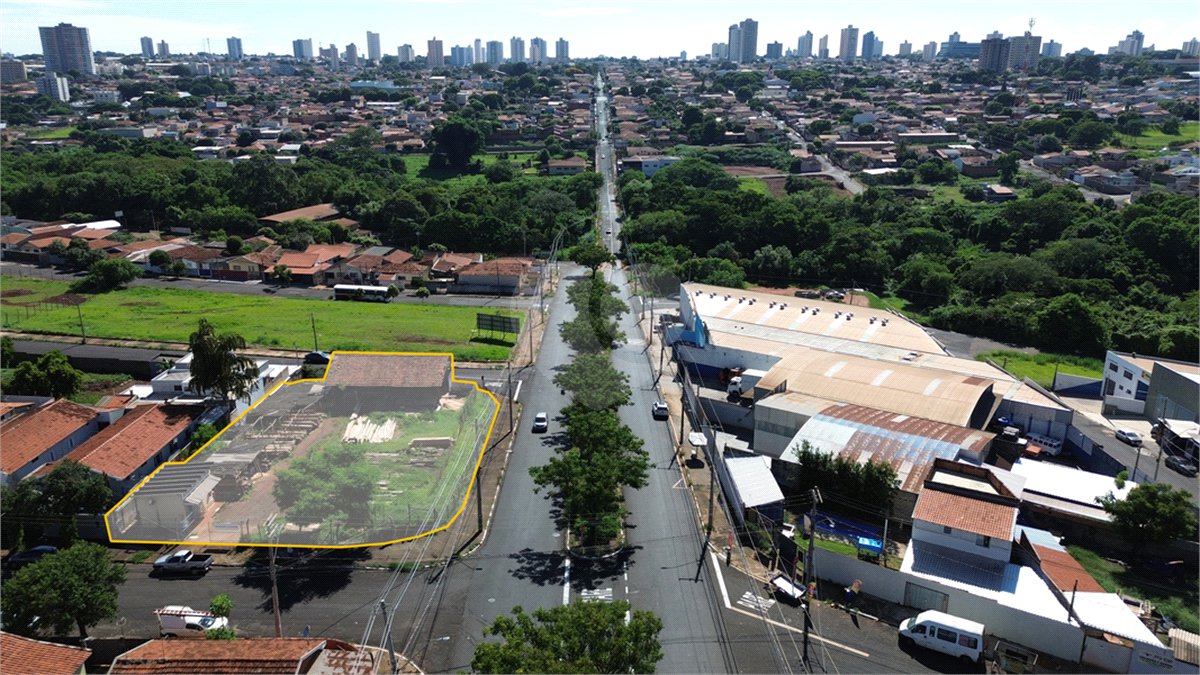 Terreno à venda em Parque Laranjeiras, Araraquara, SP