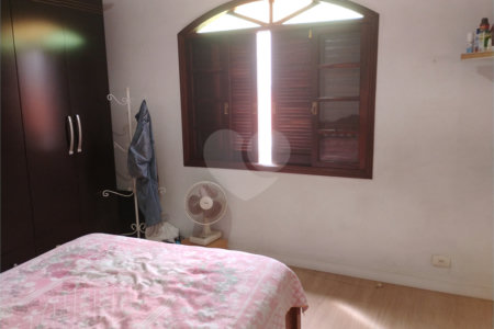 Sobrado à venda com 3 quartos, sendo 1 suíte,  em Vila Nivi, São Paulo, SP