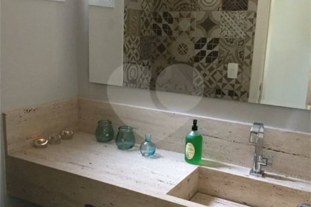 Sobrado à venda com 3 quartos, sendo 1 suíte, em Alto da Boa Vista, São Paulo, SP