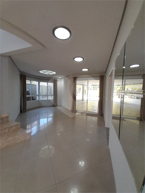 Casa à venda com 4 quartos, sendo 3 suítes, no condomínio Residencial Terras de Vinhedo, Vinhedo - SP