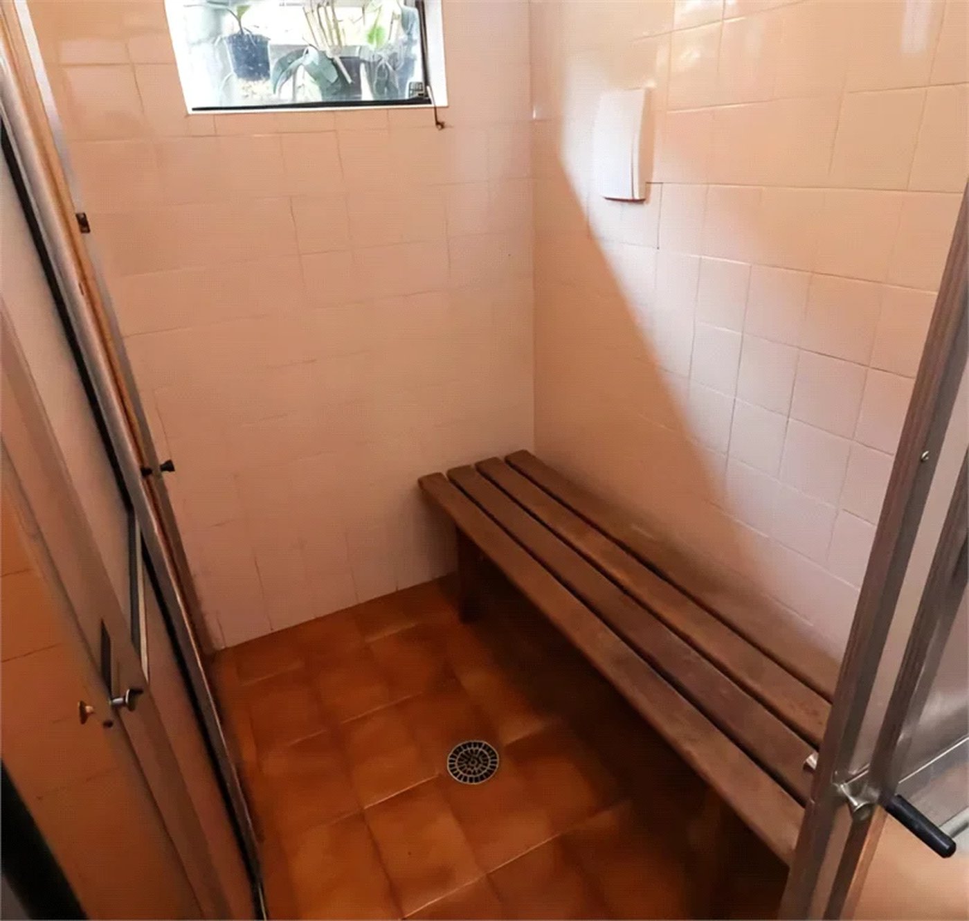 Sobrado à venda com 3 quartos, sendo 1 suíte, em Vila Universitária, São Paulo, SP