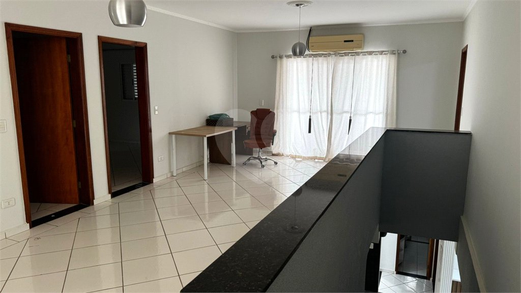 Casa à venda com 8 quartos, sendo 3 suítes,  no condomínio Terras de Santa Rosa, Salto - SP
