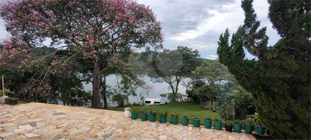 Chácara à venda com 5 quartos, sendo 2 suítes, no Centro, Piracaia, SP