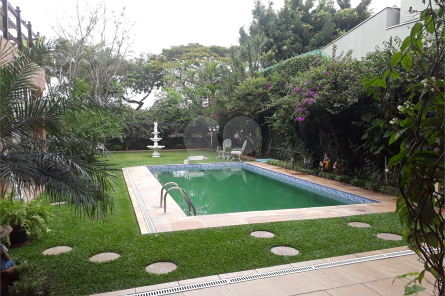 Sobrado à venda com 6 quartos, sendo 5 suítes, em Tremembé, São Paulo, SP