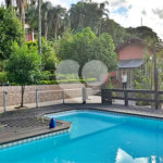 Casa à venda com 6 quartos, sendo 2 suítes, no condomínio Associação Reserva das Hortênsias, Mairiporã - SP